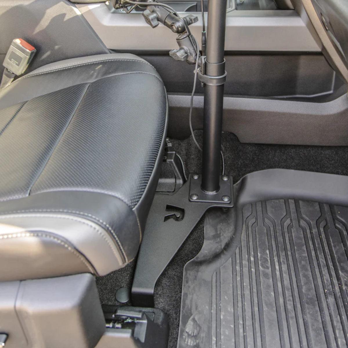 RAM Mounts Laptop Halter für Fahrzeug schwenkbar (RAM-VB-195-SW1), schwarz Anwendungsbeispiel FORD Cockpit RAM Mounts Laptop Halter für Fahrzeug schwenkbar (RAM-VB-195-SW1), schwarz Anwendungsbeispiel FORD Cockpit